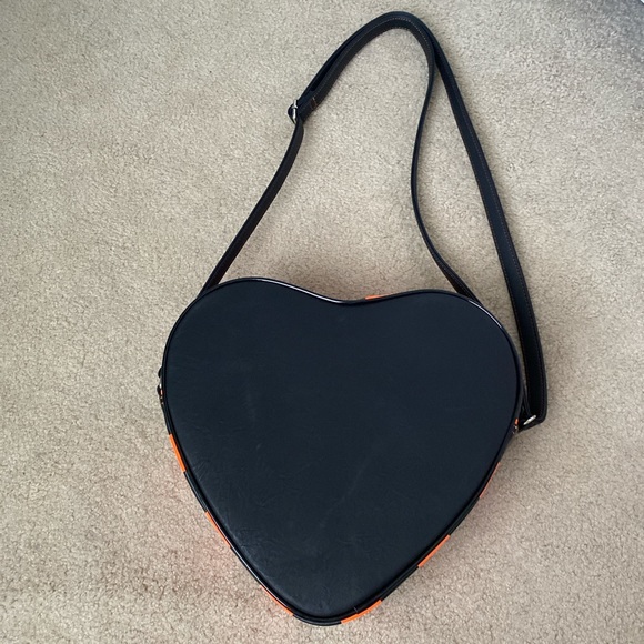 ❌SOLD❌ Love Pain and Stitches Spider Web Heart Bag - Picture 3 of 7